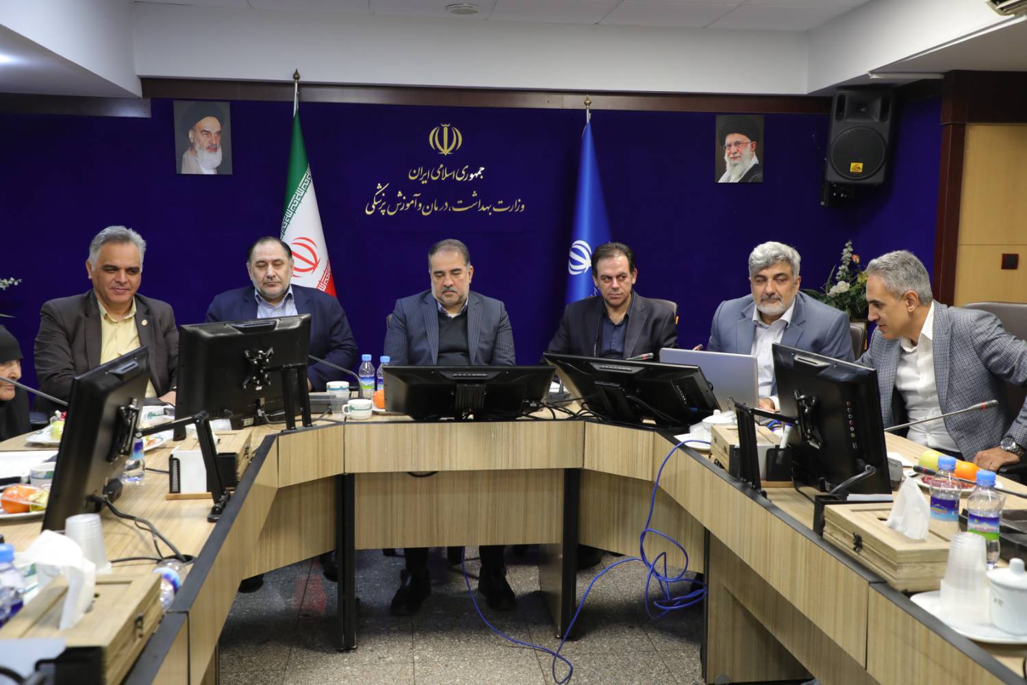 جهان از پرستاران متخصص استقبال کرده است/ غفلت نظام سلامت در ایران جهان از پرستاران متخصص استقبال کرده است/ غفلت نظام سلامت در ایران